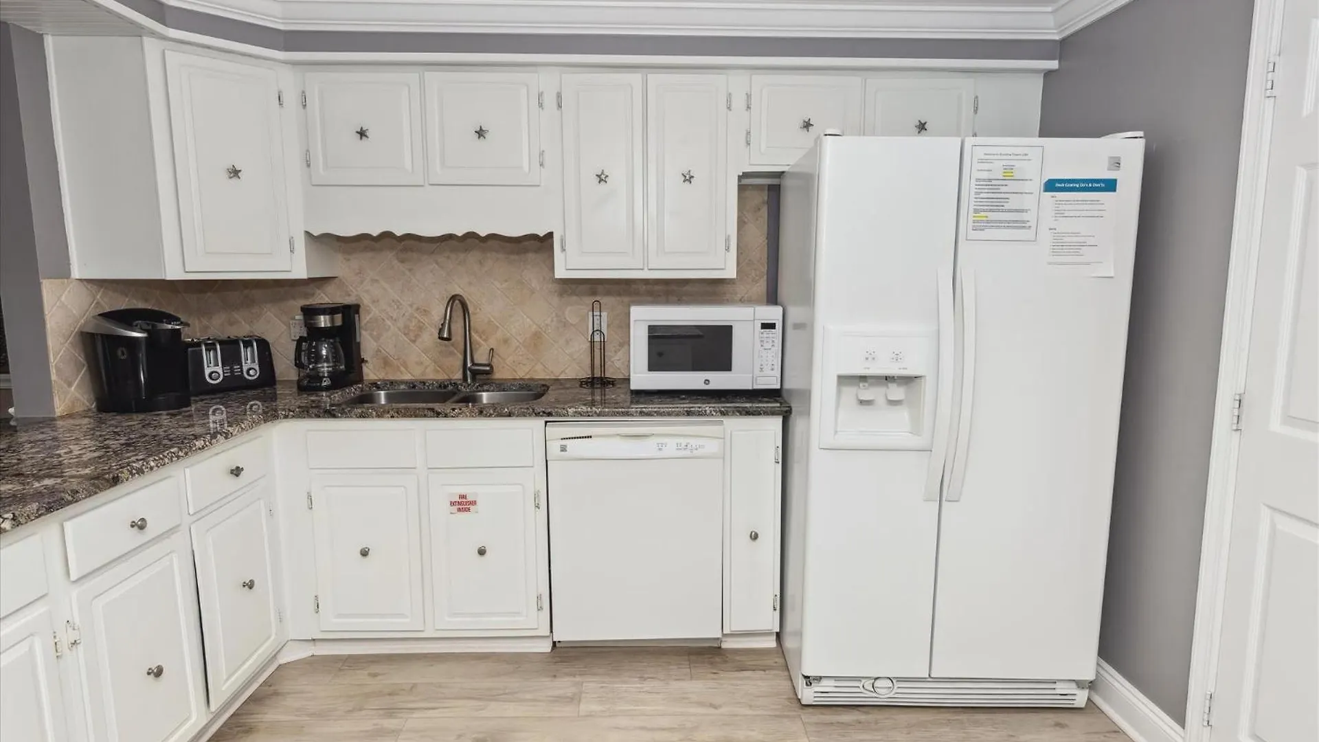 Shoreline Towers 1084- By Holiday Isle Properties Destin Apartment
