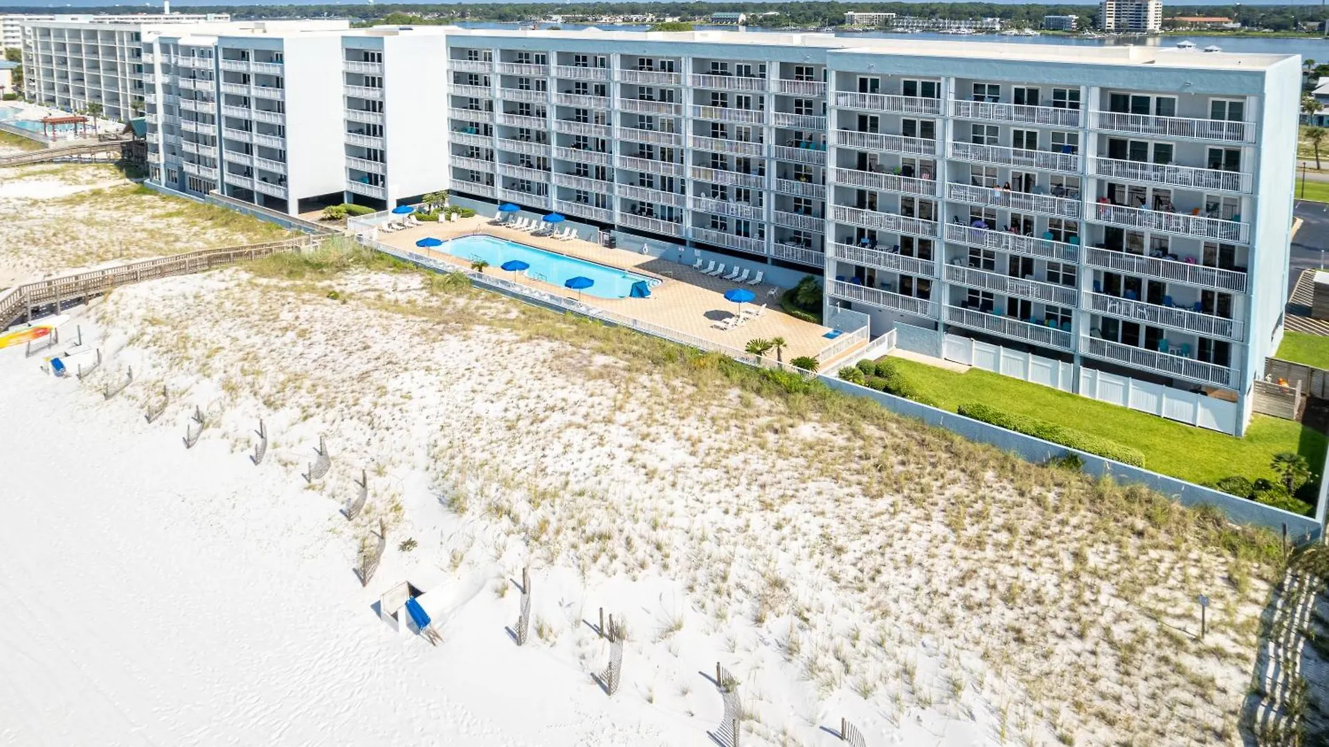 Shoreline Towers 1084- By Holiday Isle Properties Destin Apartment